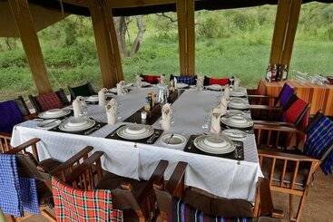 فندق Matembezi Safari Lodge