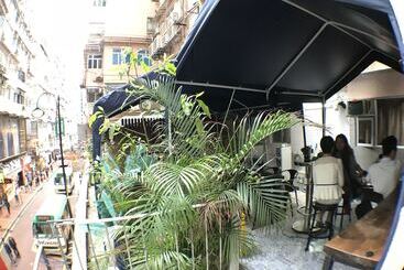 پانسیون The House