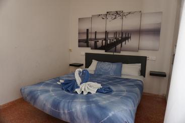 هاستل Guesthouse Namaste Central Rooms Valencia  Adults Only