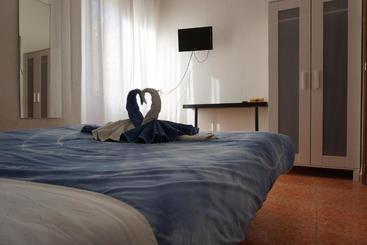هاستل Guesthouse Namaste Central Rooms Valencia  Adults Only