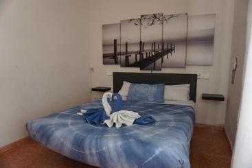 هاستل Guesthouse Namaste Central Rooms Valencia  Adults Only