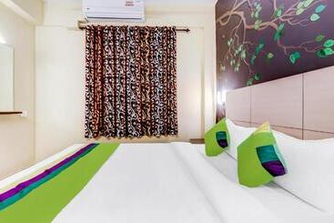 בית מלון כפרי Treebo Petals Suites