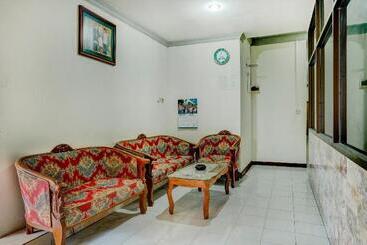 هتل Oyo 2972 Wisma Sartika