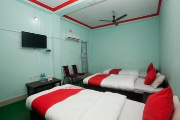 هتل Oyo 766  Crown Plaza