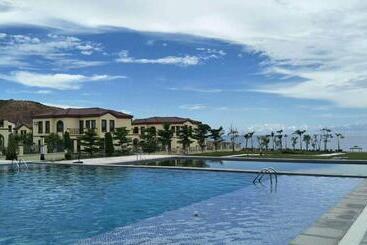 Sealong Bay Zhongqi Conifer Hotel 海龙湾中启康年酒店