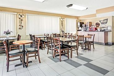 هتل Knights Inn Aurora