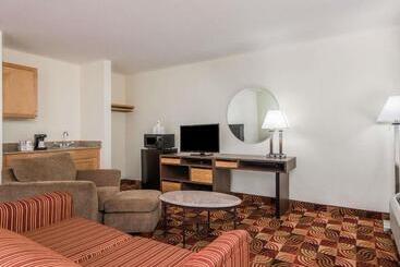 酒店 Super 8 By Wyndham Fayetteville