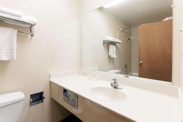 هتل Super 8 By Wyndham Tulsa/downtown/east
