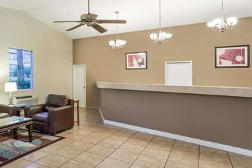 هتل Super 8 By Wyndham Tempe/asu/airport