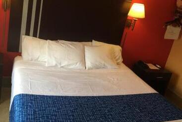 فندق Travelodge By Wyndham Bay Shore Long Island