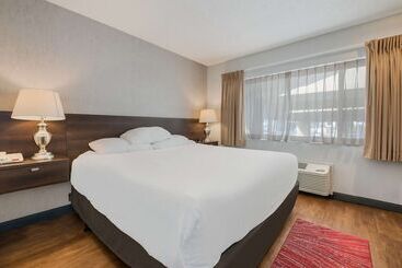 فندق على الطريق Red Lion Inn & Suites Ontario