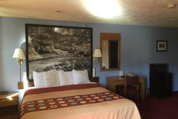 汽车旅馆  Super 8 By Wyndham Cedar City