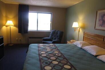 מוטל Super 8 By Wyndham Macomb