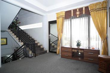 בית מלון כפרי Oyo 2904  Yayang Syariah