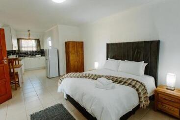 膳宿费 Golden Candle Guest House