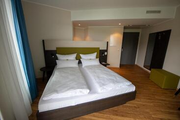 Einstein Hotel Am Römerpark