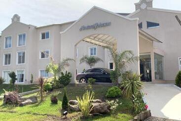 בית מלון כפרי Howard Johnson Plaza & Convention Center Spa La Plata