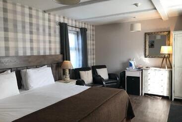 פנסיון The Cross Guest House