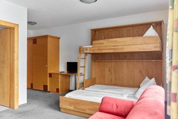 מלון דירות Tafelspitz Gruppenhaus Arlberg