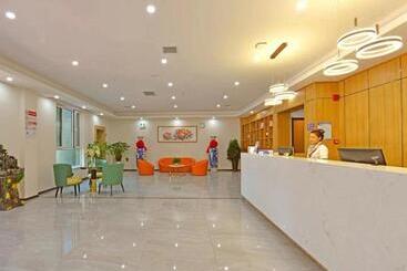 هتل Green Tree Inn Express Qinhuangdao Shanhaiguan Railway Station Tianxia Diyiguan