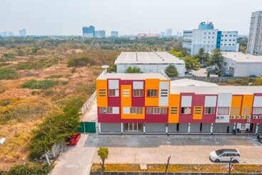 בית מלון כפרי Reddoorz @ Iodium Residence Cikarang