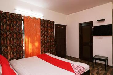 בית מלון כפרי Oyo 22268 The Janvi Cottage