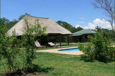 פנסיון Riverbend Self Catering Cottages