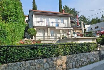 آپارتمان‌های توریست‌ها Apartment Ivana