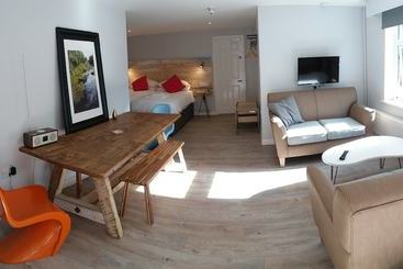 Cotswold Apart