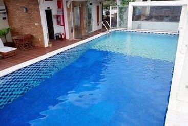 فندق Ananas Family