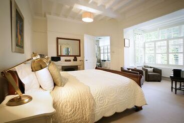 ホテル Daisybank Cottage