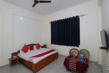 ホテル Greenwood By Oyo Rooms