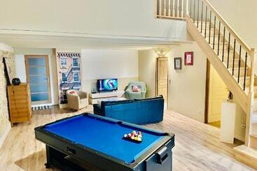 קוטג'' La Barbacane