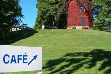 Vandrarhemmet Mangelgården   Hostel