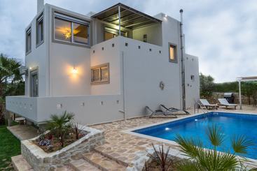 Жильё для туристов Villa Diktina