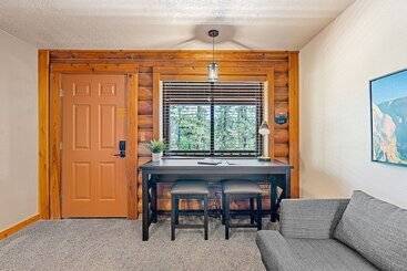 Duck Creek Village Inn