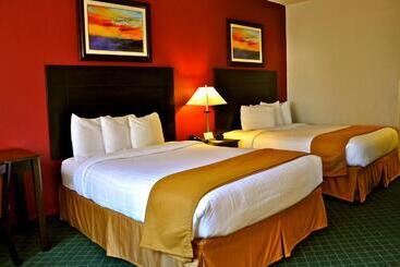 호텔 Landmark Inn Fort Irwin