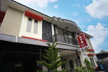 هتل Oyo 2038 Jasmine Guest House Balikpapan