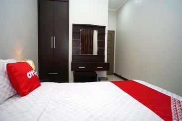 هتل Oyo 2038 Jasmine Guest House Balikpapan