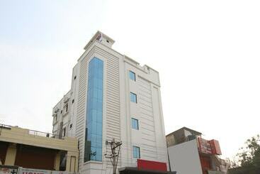 בית מלון כפרי Ramachandra Residency By Oyo Rooms