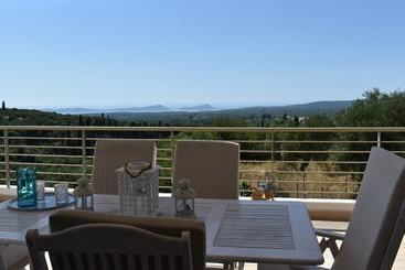Жильё для туристов Luxury Modern Seaview Villa 15min From Voidokoilia