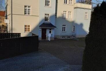 ツーリストアパートメント Pension Schöne