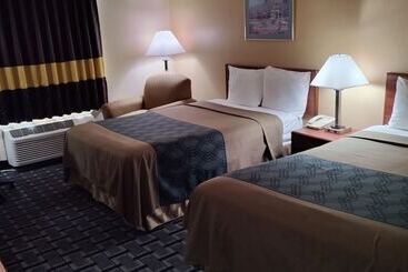 호텔 Hometown Inn & Suites