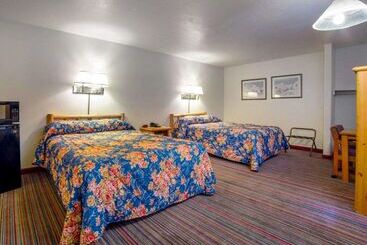 בית מלון כפרי Rodeway Inn