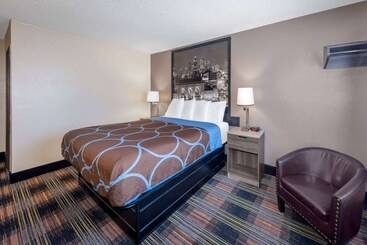 فندق Super 8 By Wyndham Kansas City At Barry Road/airport
