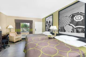 فندق Super 8 By Wyndham Sarasota Near Siesta Key