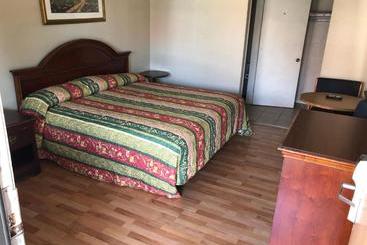 モーテル Inn Between The Hedges