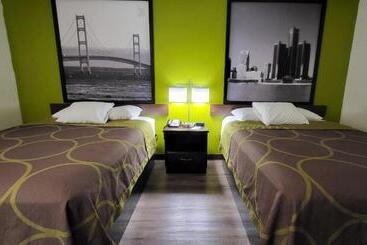 모텔 Super 8 By Wyndham Canton/livonia Area