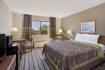 فندق على الطريق Super 8 By Wyndham Charles City