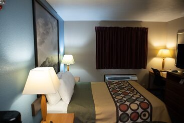 فندق على الطريق Super 8 By Wyndham Fairmont